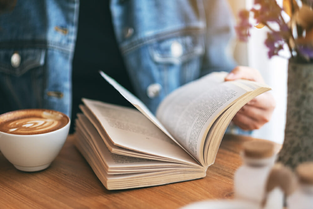 Woman reading a novel at a cafe