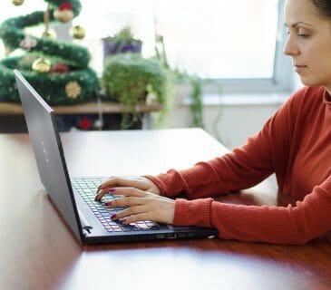 Freelance or Full Time: Which Journalism Path is Right for You?